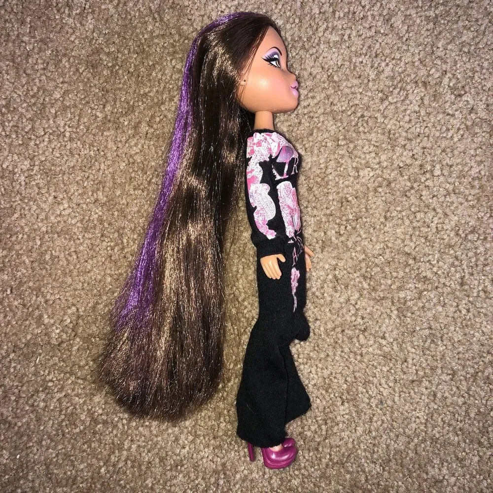 Bratz Featherageous Yasmin Doll With Dress And Shoes Outfit